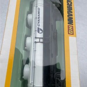 Bachmann HO Scale Cyanamid Train Car - White and Black